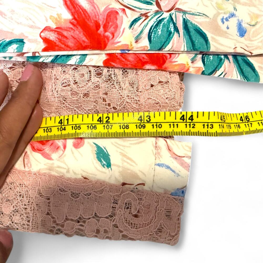 New POL‎ Pink Lace Duster Robe L Floral Trim Boho Coquette Cottagecore Kimono - Picture 9 of 9
